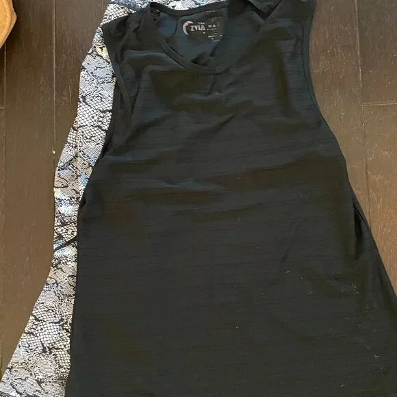 Zyia  Workout Leggings and Top for Women - Picture 2 of 2